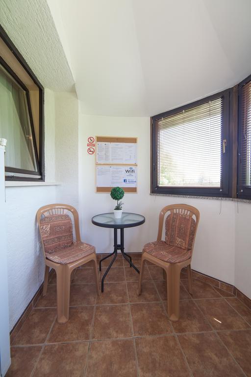 Apartmant & Room Bruna Drežnik Grad Buitenkant foto